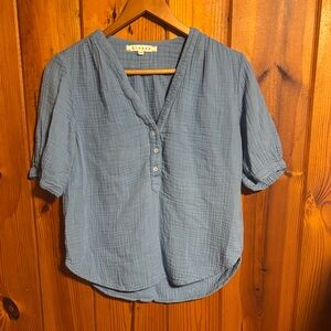 XiRENA Blue Textured Blouse